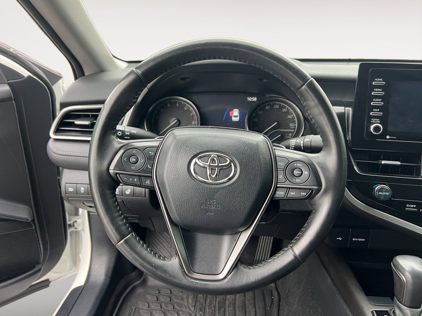 Used 2021 Toyota Camry SE w/ Cold Weather Package image 12