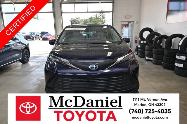 Certified 2025 Toyota Sienna LE AWD/4WD image 2