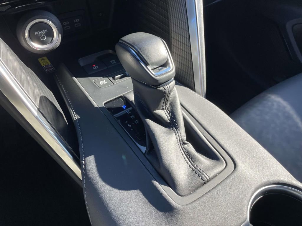 Used 2023 Toyota Venza XLE image 29