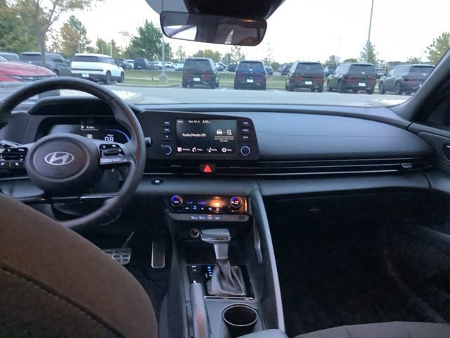 Certified 2025 Hyundai Elantra Sport image 17