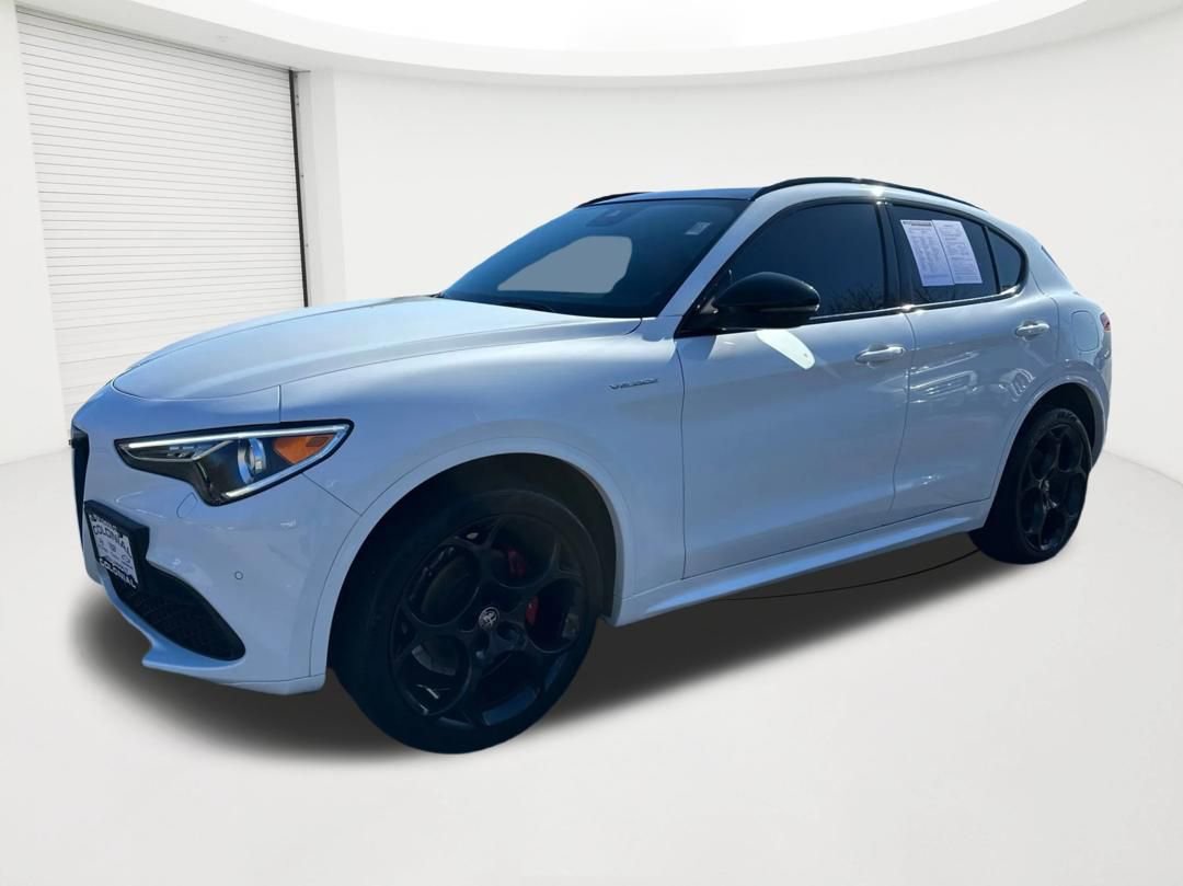Used 2022 Alfa Romeo Stelvio Veloce AWD/4WD image 1