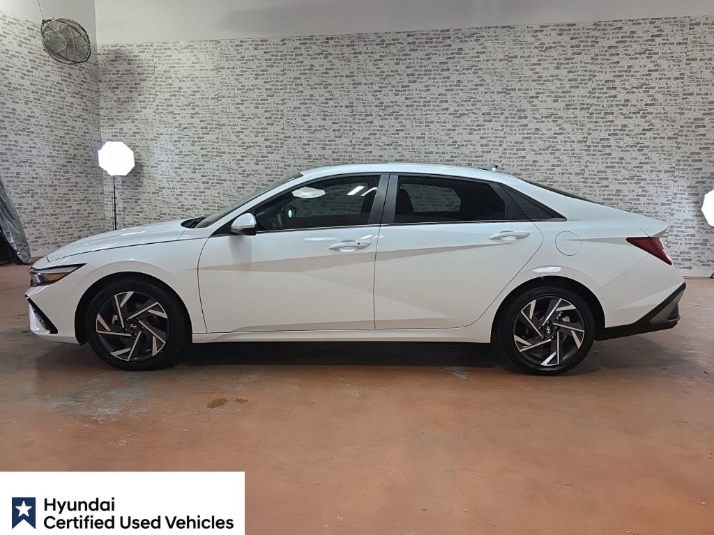 Used 2025 Hyundai Elantra SEL FWD image 4