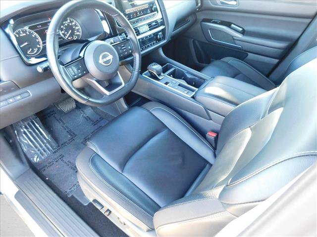 Used 2025 Nissan Pathfinder SL FWD image 16