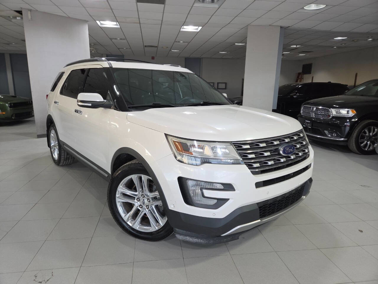 Used 2017 Ford Explorer Limited FWD image 1