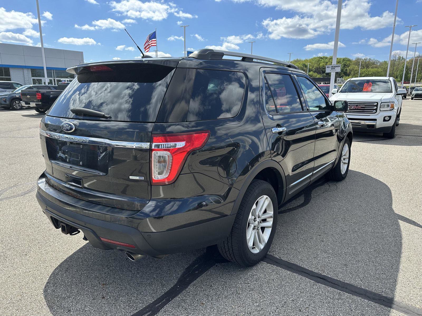 Used 2014 Ford Explorer XLT w/ Equipment Group 202A AWD/4WD image 7
