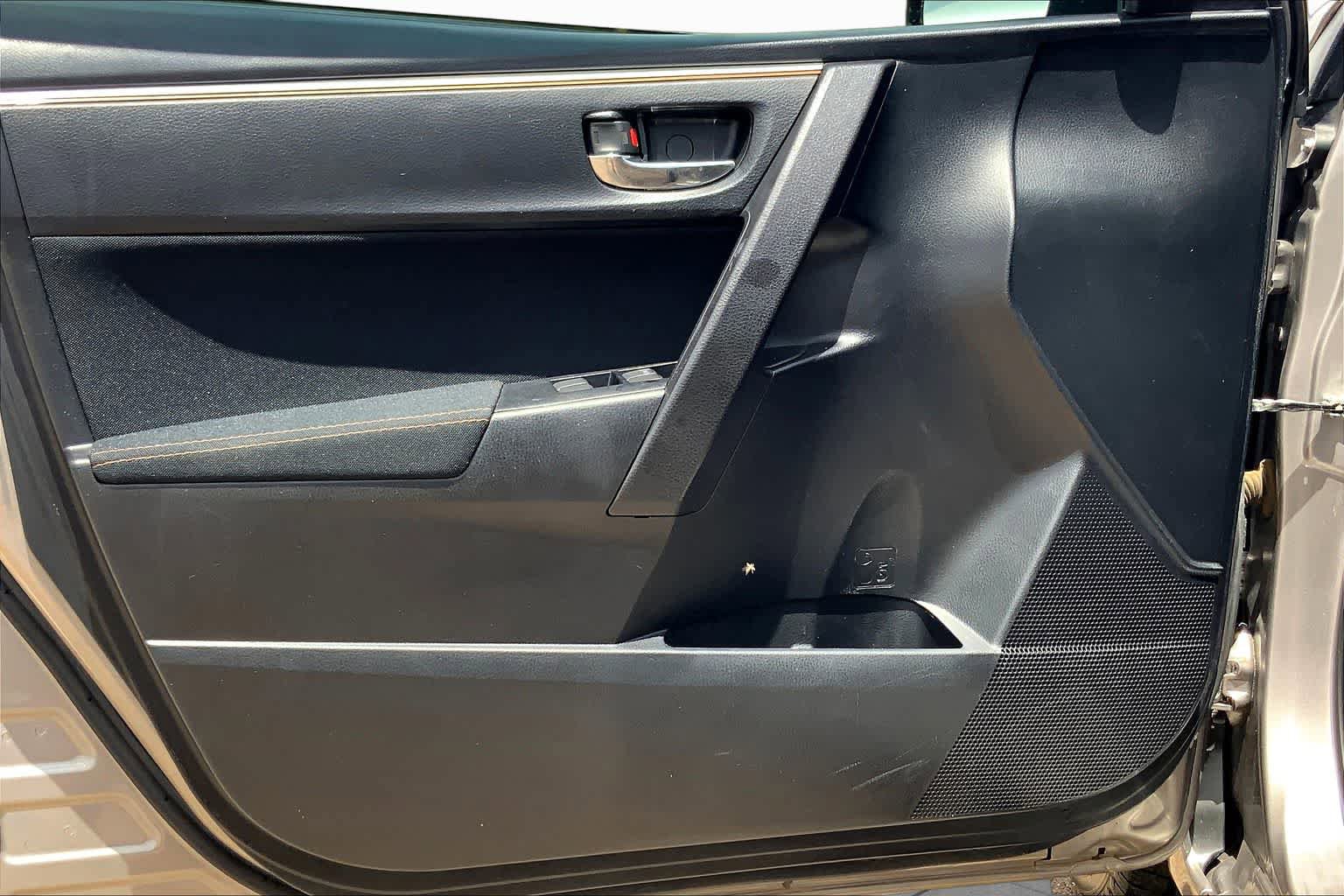 Used 2015 Toyota Corolla LE FWD image 22