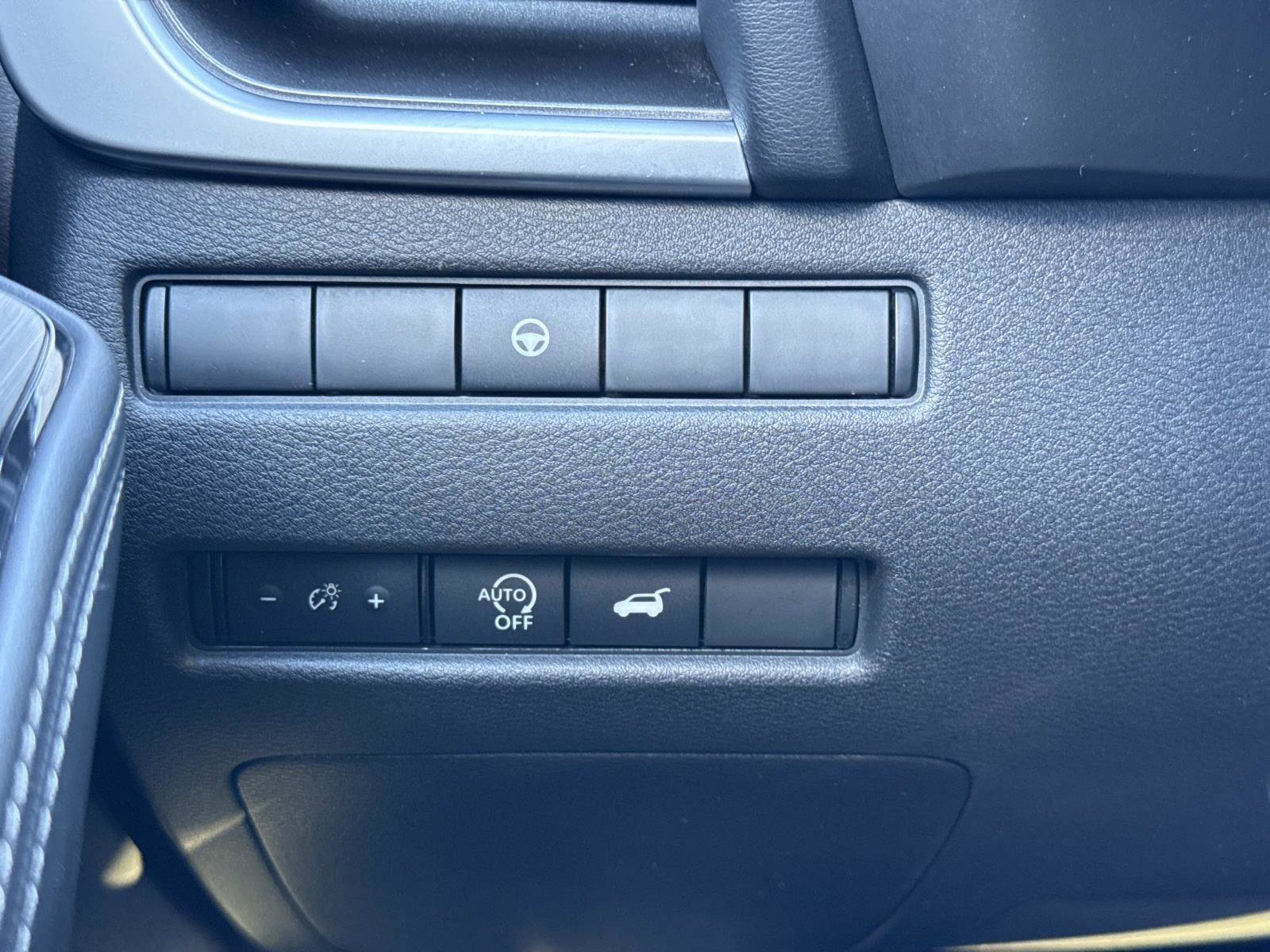 Used 2024 Nissan Rogue SV image 12