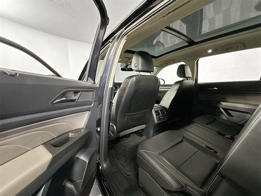 Used 2023 Volkswagen Atlas SE w/ Panoramic Sunroof Package image 17