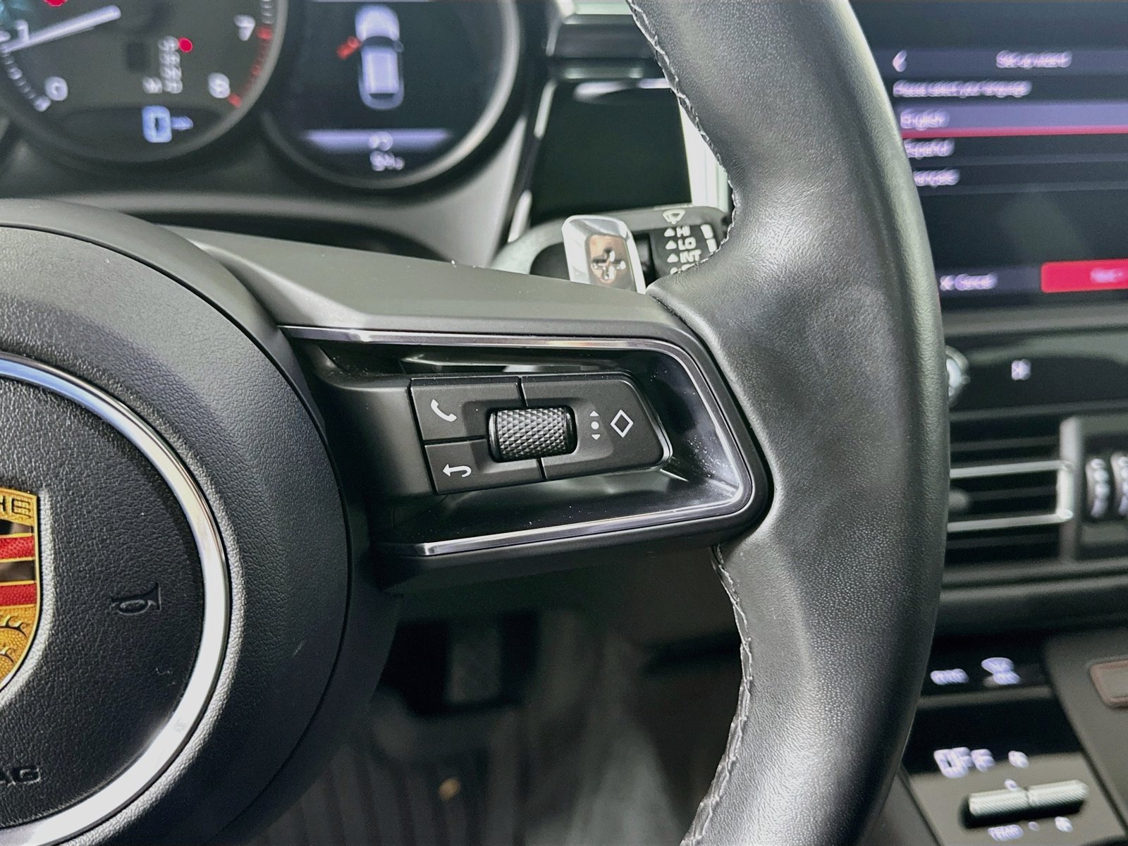 Certified 2022 Porsche Macan AWD/4WD image 19
