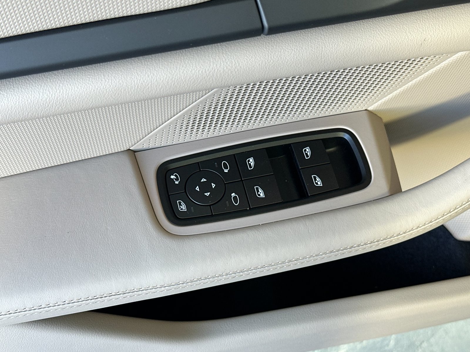 New 2026 Porsche Taycan AWD/4WD image 13