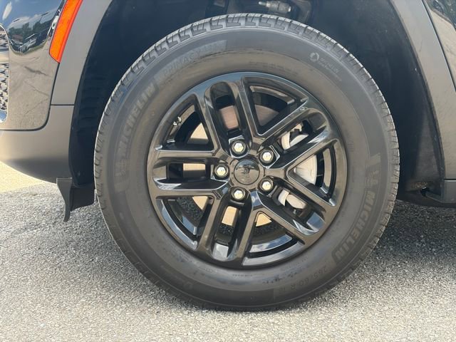 Used 2024 Jeep Grand Cherokee Laredo X AWD/4WD image 28