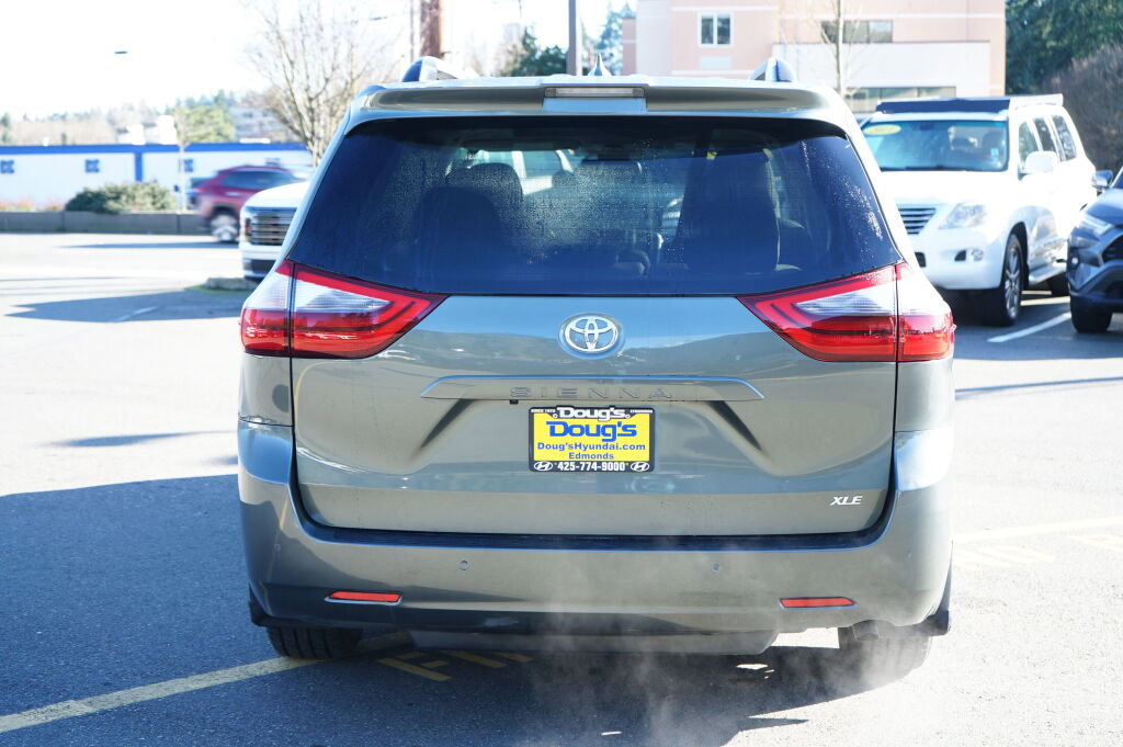 Used 2020 Toyota Sienna XLE w/ XLE Navigation Package image 8
