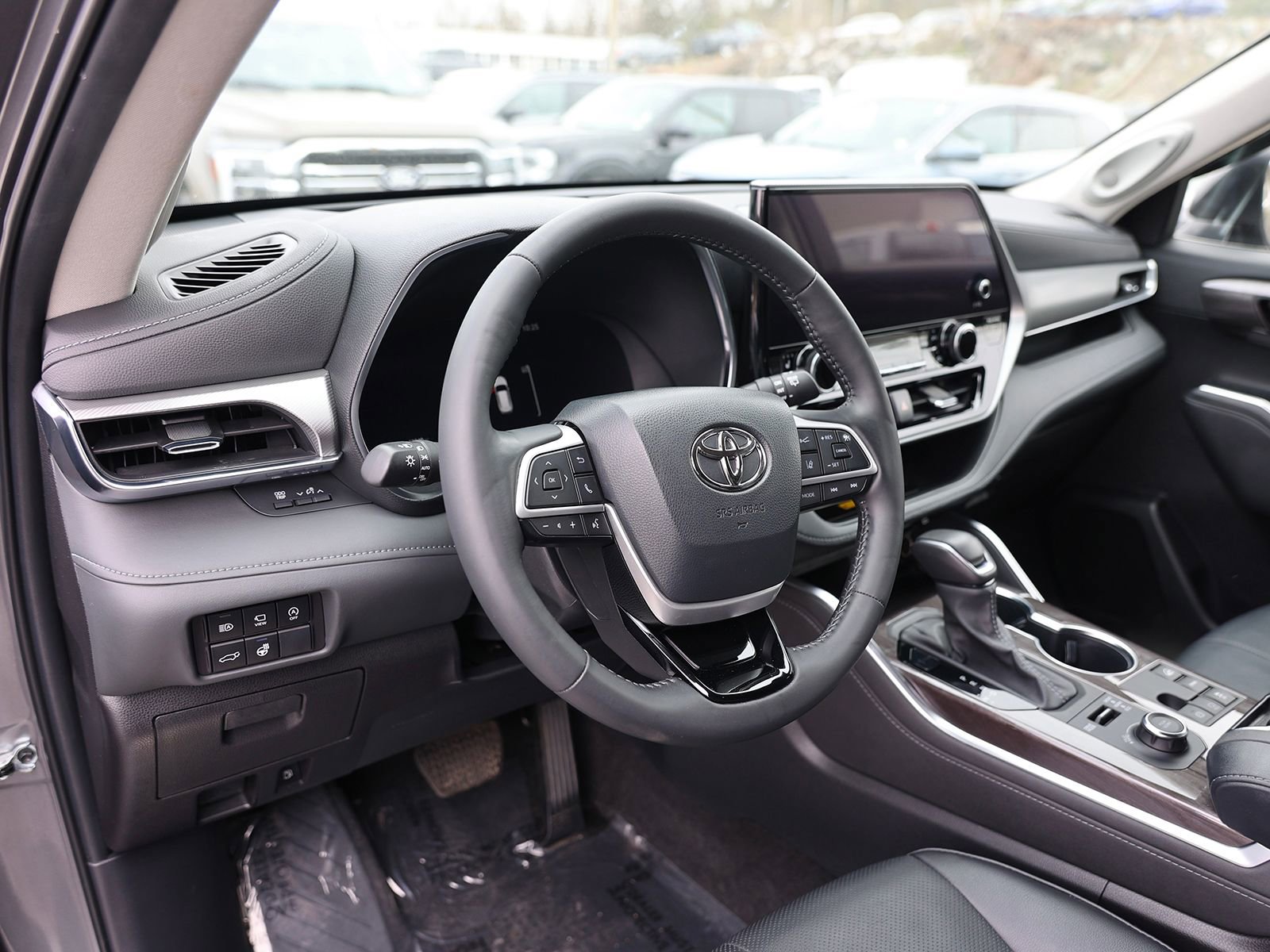 Used 2023 Toyota Highlander Platinum image 17