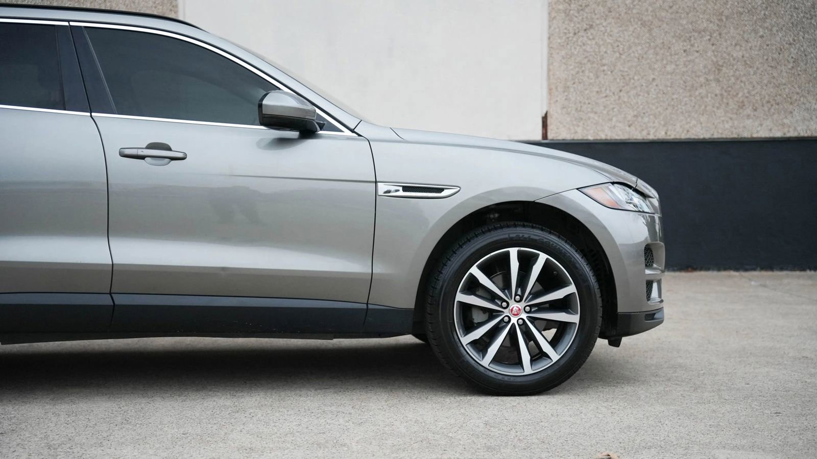 Used 2018 Jaguar F-PACE Prestige image 13