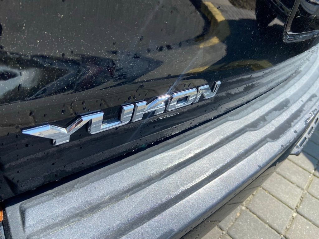 Used 2017 GMC Yukon SLT image 8