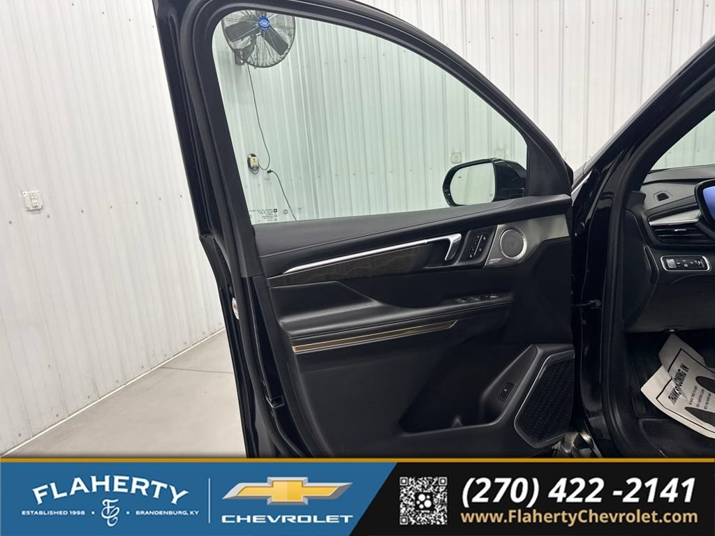 Used 2025 Buick Enclave Avenir w/ Super Cruise Package AWD/4WD image 8