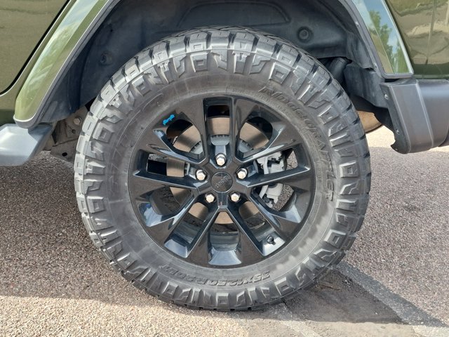 Used 2022 Jeep Wrangler Unlimited Sahara w/ Cold Weather Group AWD/4WD image 22