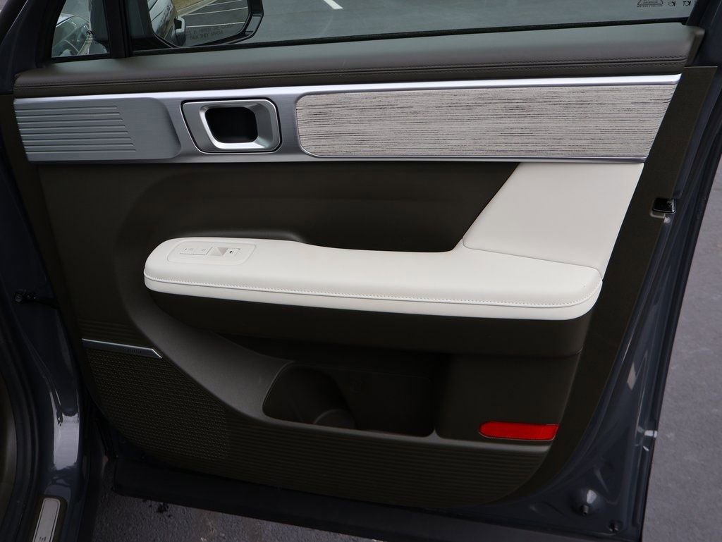 Used 2025 Hyundai Santa Fe Calligraphy AWD/4WD image 12