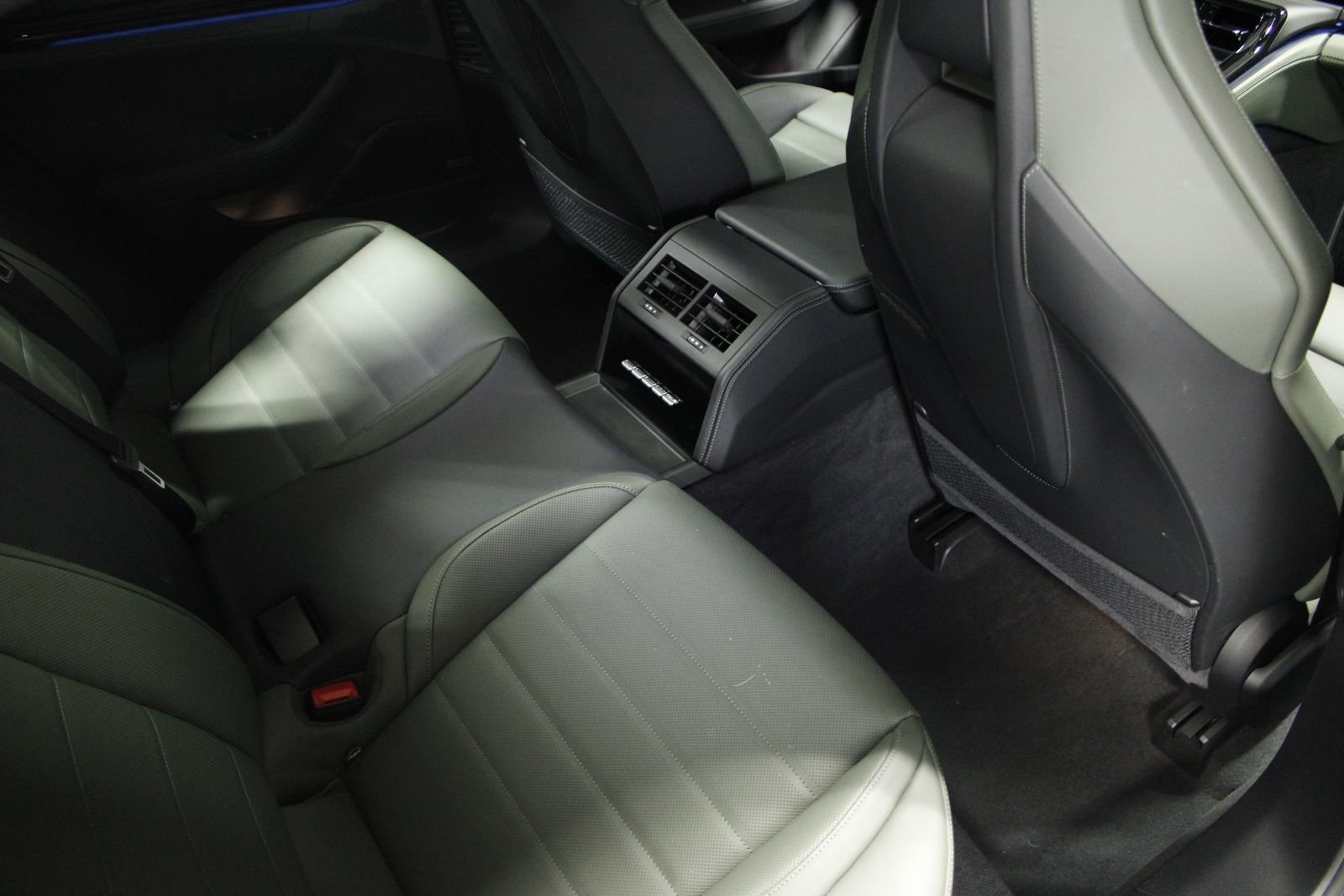 Used 2025 Porsche Panamera 4 image 40