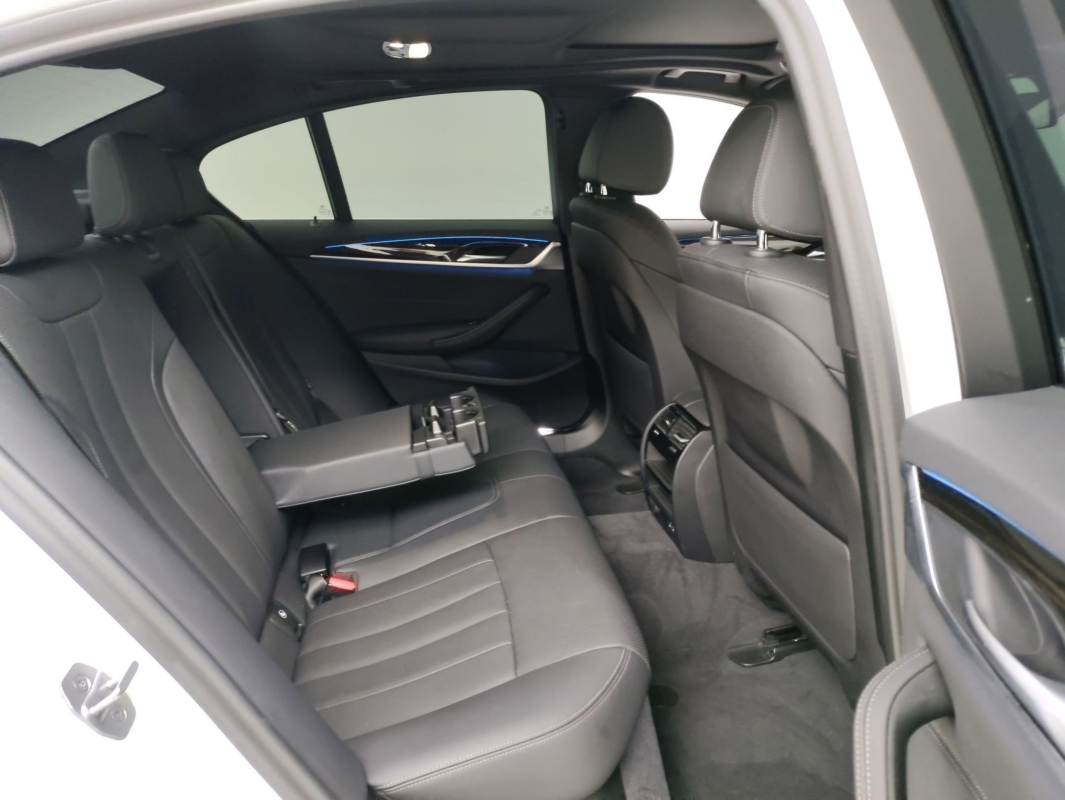 Certified 2023 BMW 530e image 29