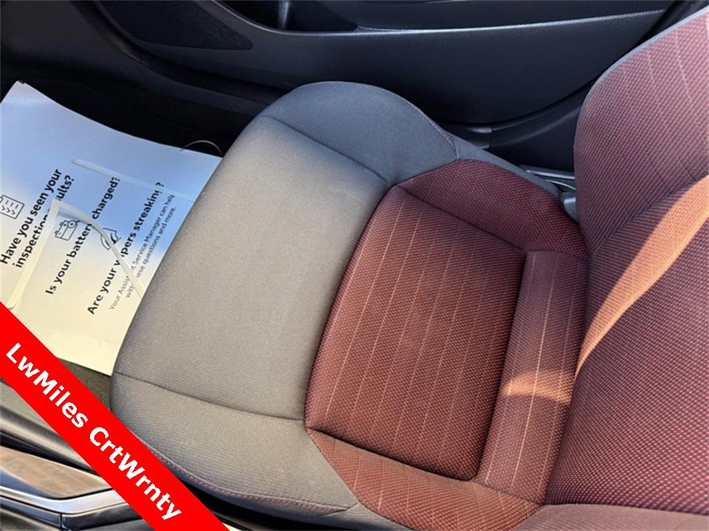 Used 2025 Toyota Corolla SE image 27