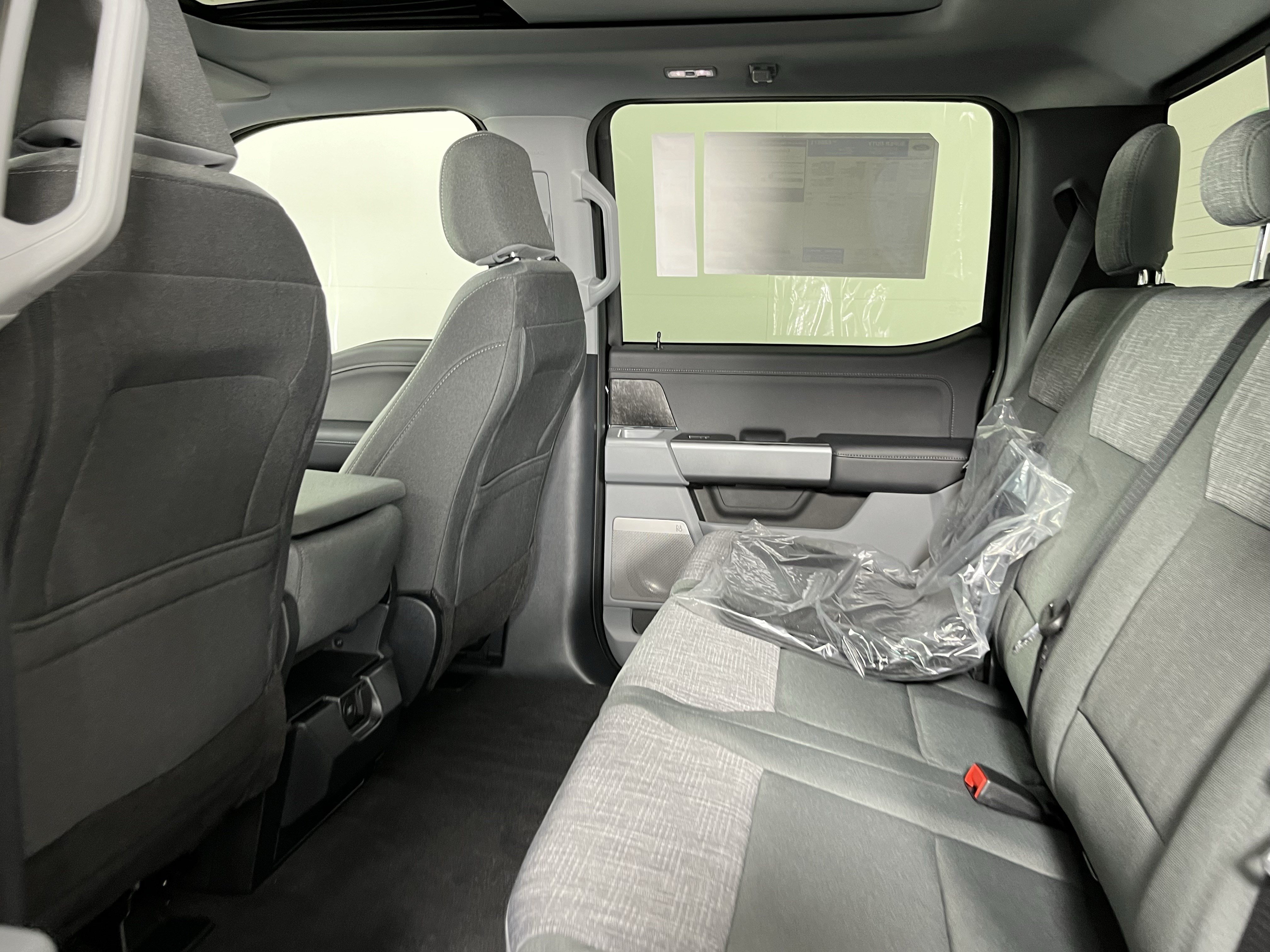 New 2026 Ford F250 XLT w/ XLT Premium Package AWD/4WD image 12