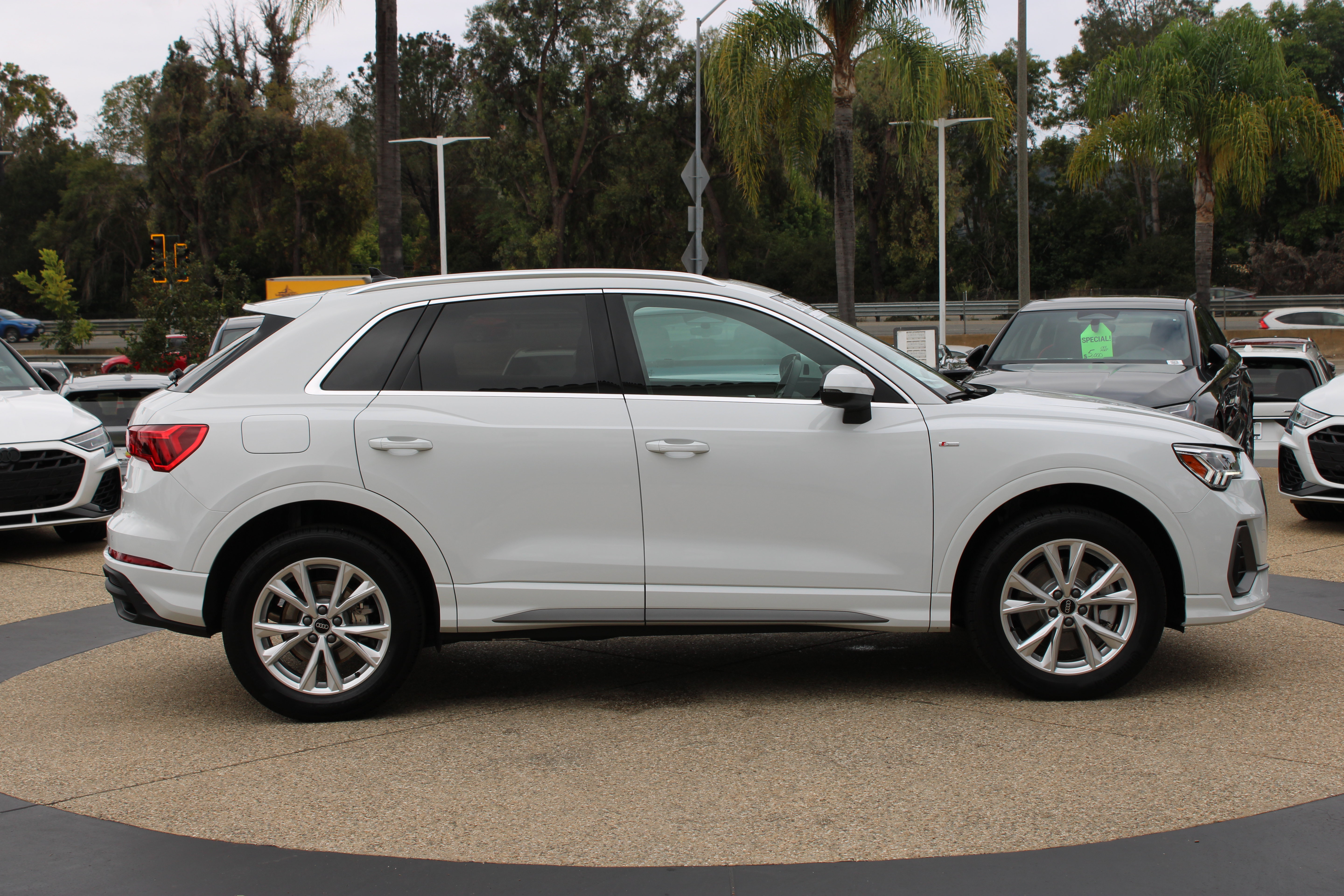 Certified 2025 Audi Q3 2.0T Premium w/ Convenience Package AWD/4WD image 6