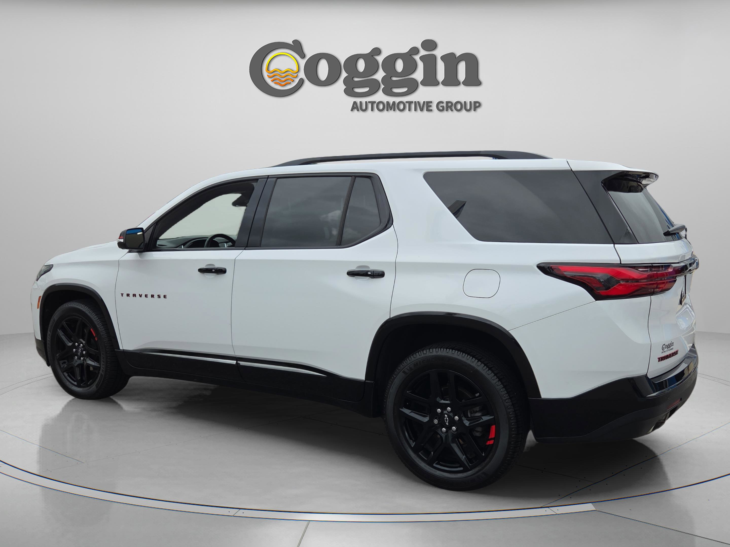 Used 2022 Chevrolet Traverse Premier w/ Redline Edition FWD image 3