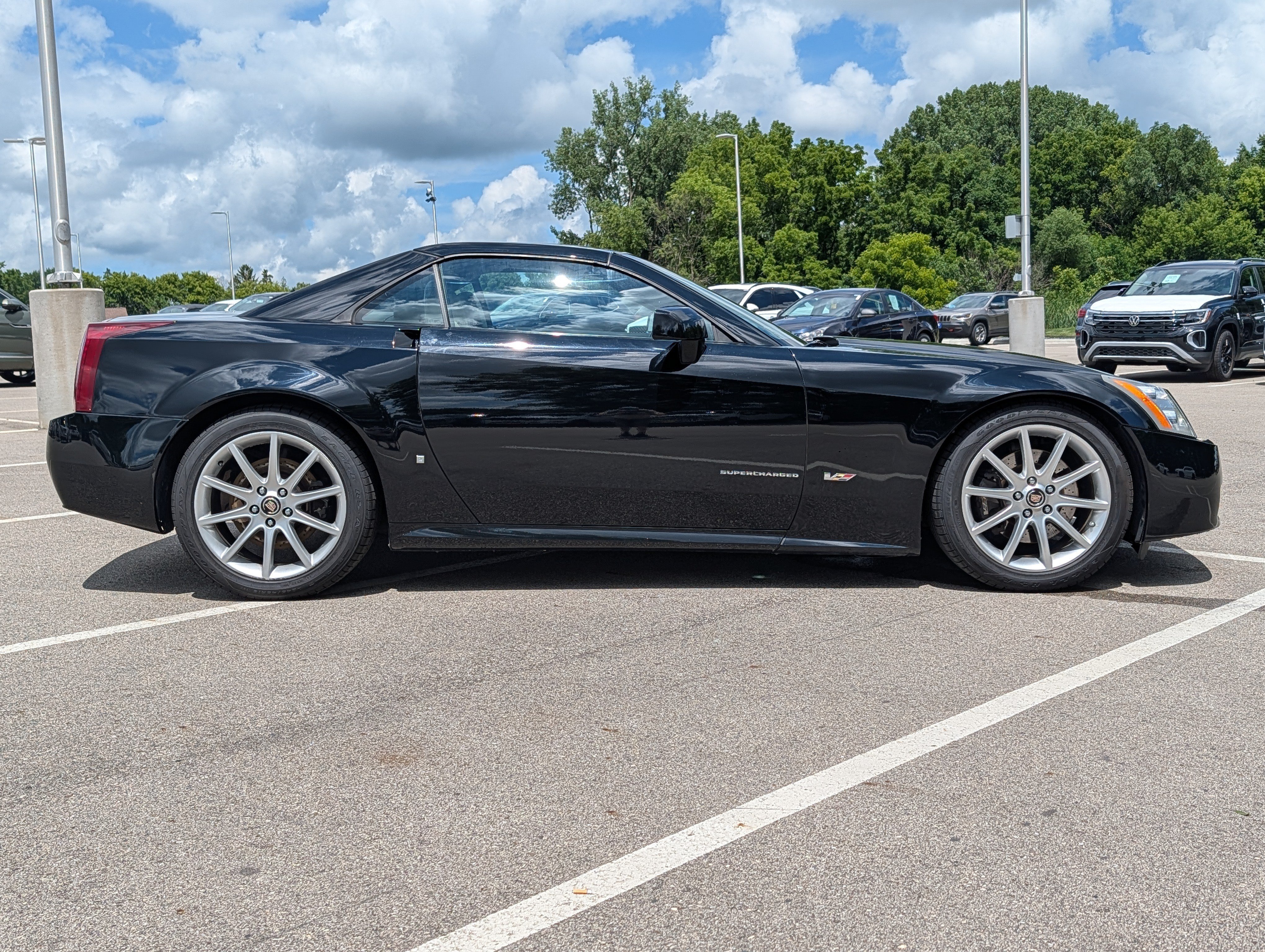 Used 2006 Cadillac XLR V RWD image 33