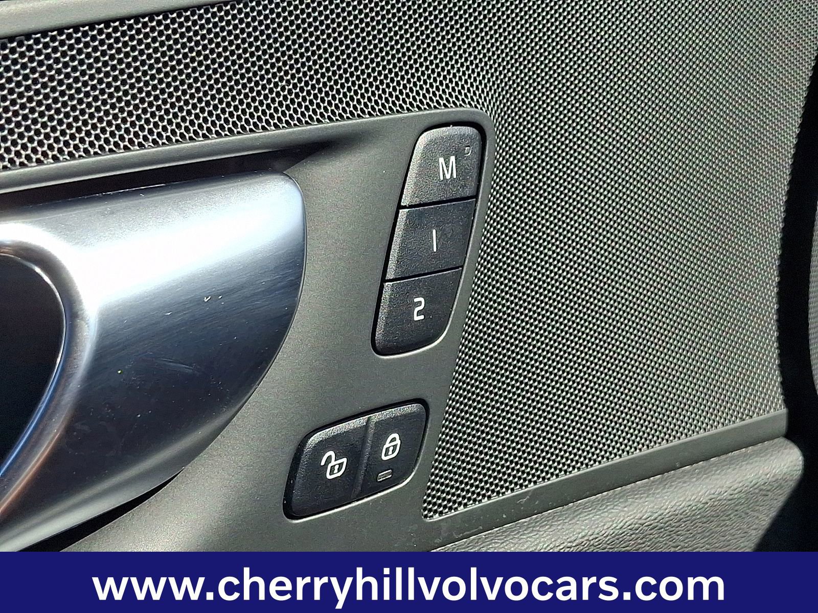 Certified 2025 Volvo XC60 B5 Plus image 24