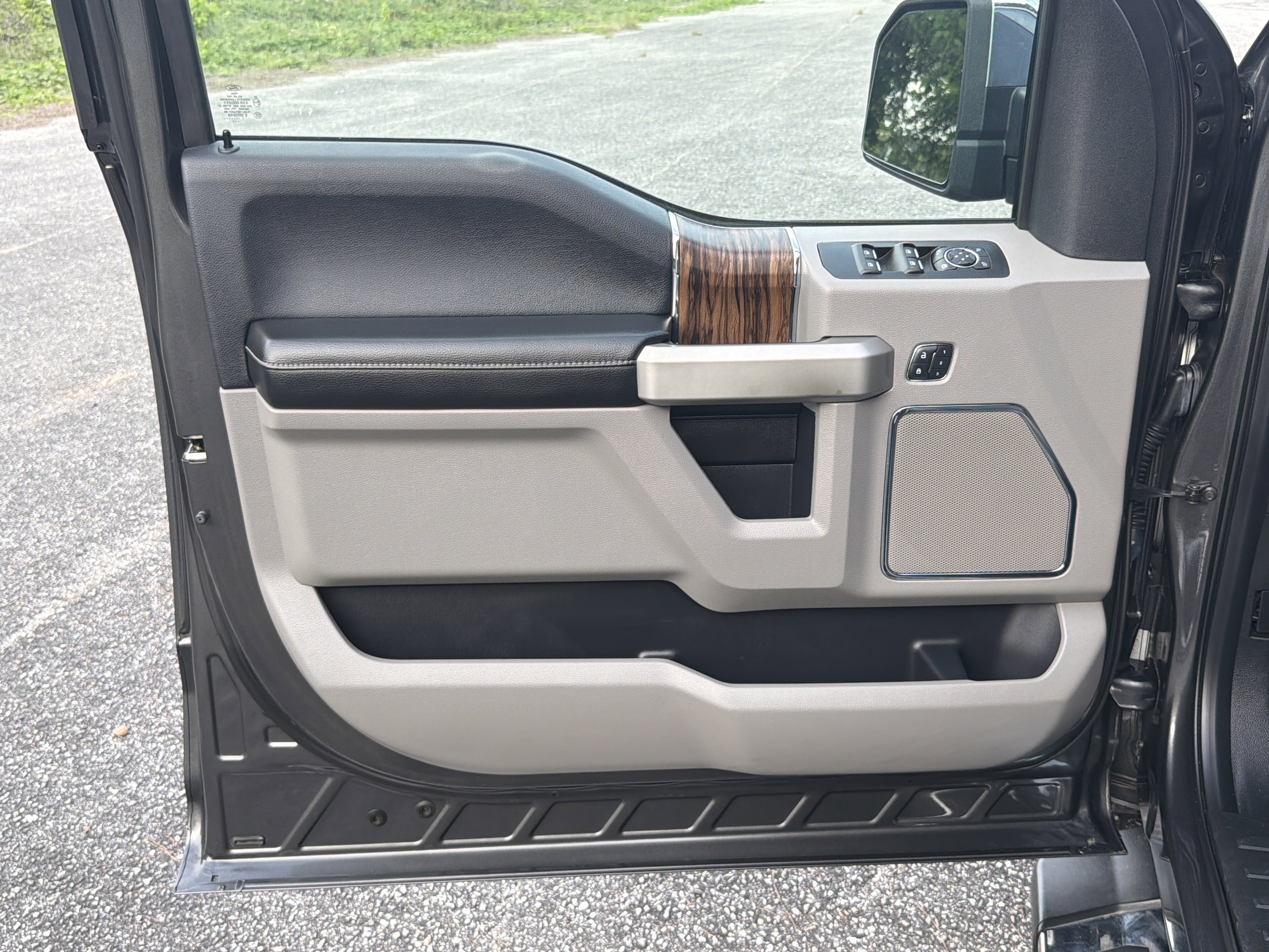 Used 2018 Ford F150 Lariat RWD image 12