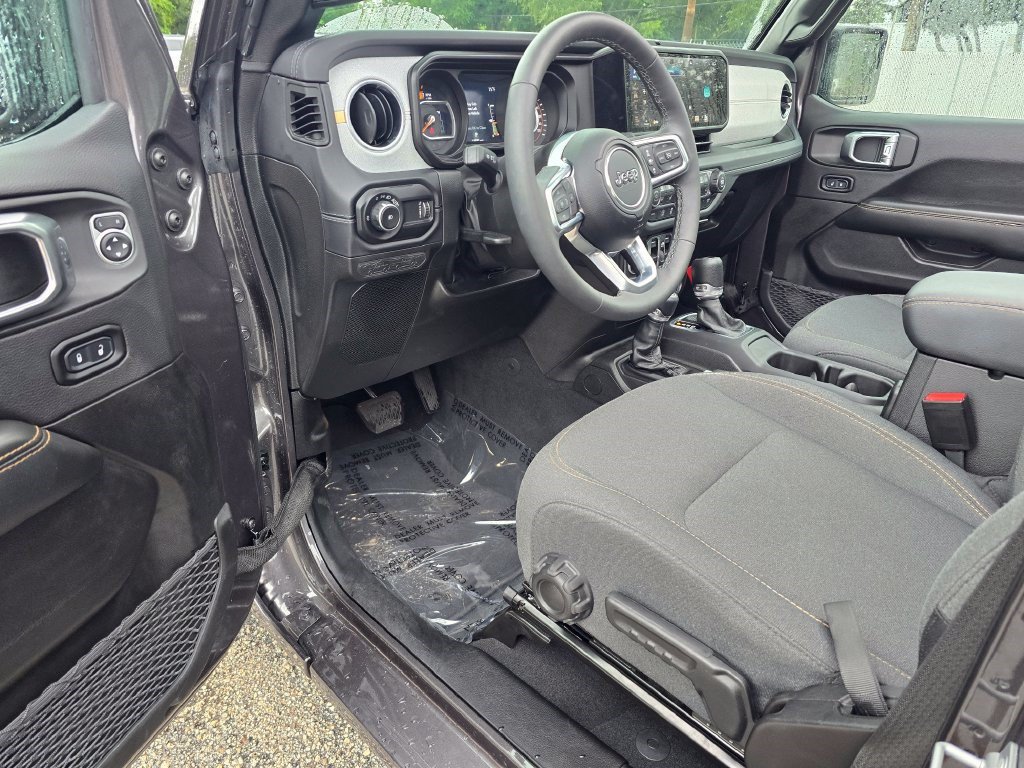 Used 2026 Jeep Wrangler Unlimited Sahara AWD/4WD image 16