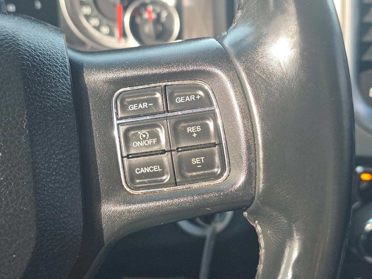 Used 2016 RAM 1500 Classic SLT w/ SLT Plus D￩cor Group image 34