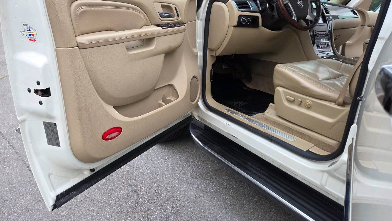 Used 2010 Cadillac Escalade ESV Luxury AWD/4WD image 25