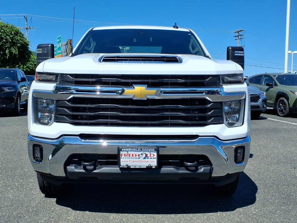 Used 2025 Chevrolet Silverado 2500 LT w/ Convenience Package AWD/4WD image 2