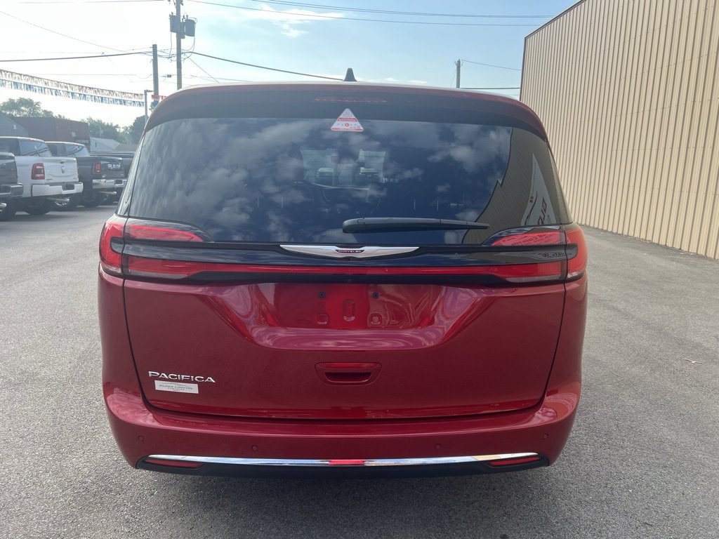 New 2025 Chrysler Pacifica Select image 9