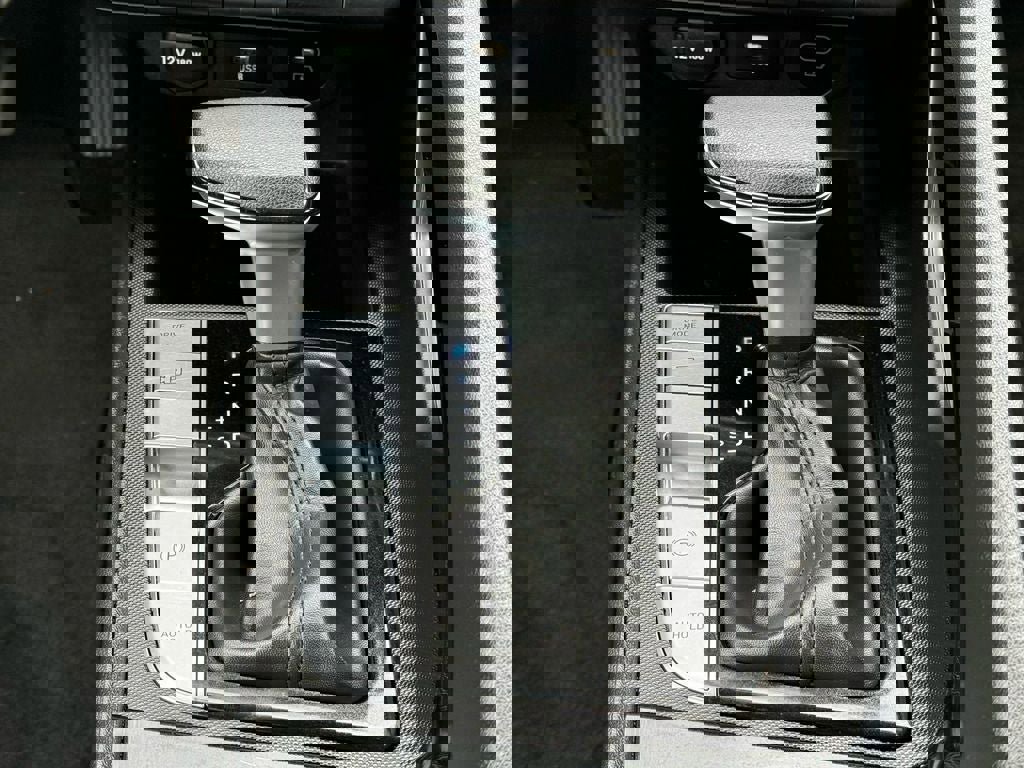 Used 2024 Hyundai Elantra Blue image 27