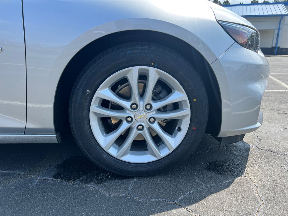 Used 2017 Chevrolet Malibu Hybrid w/ Driver Confidence Package image 29