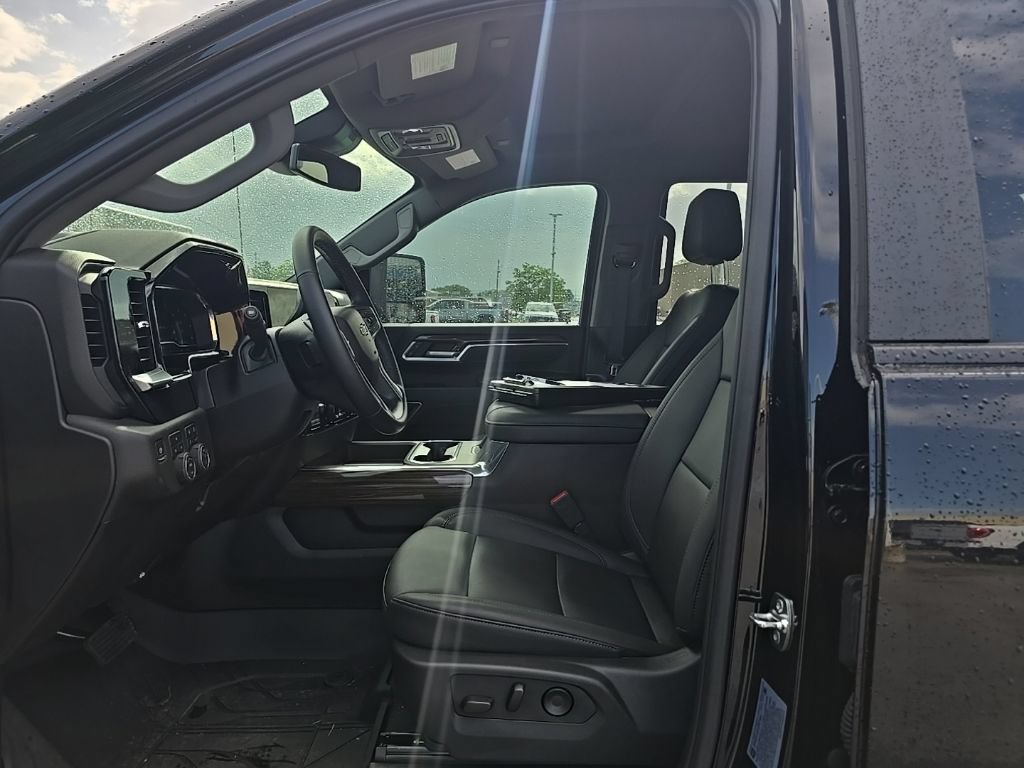 Used 2025 Chevrolet Silverado 2500 LT w/ Trail Boss Package AWD/4WD image 10