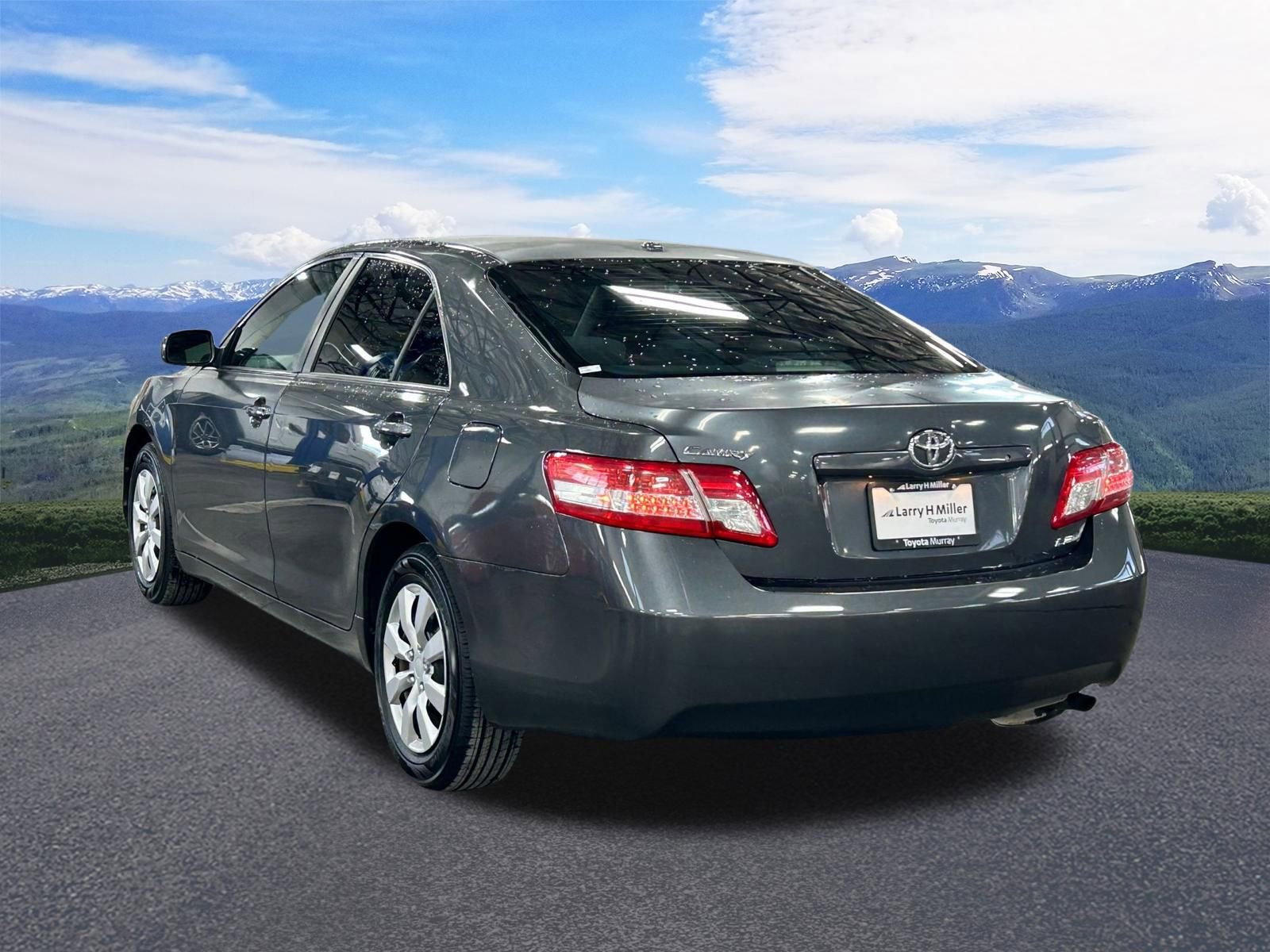 Used 2011 Toyota Camry LE image 3