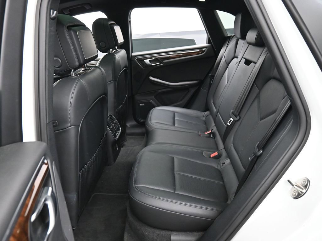 Certified 2022 Porsche Macan image 24