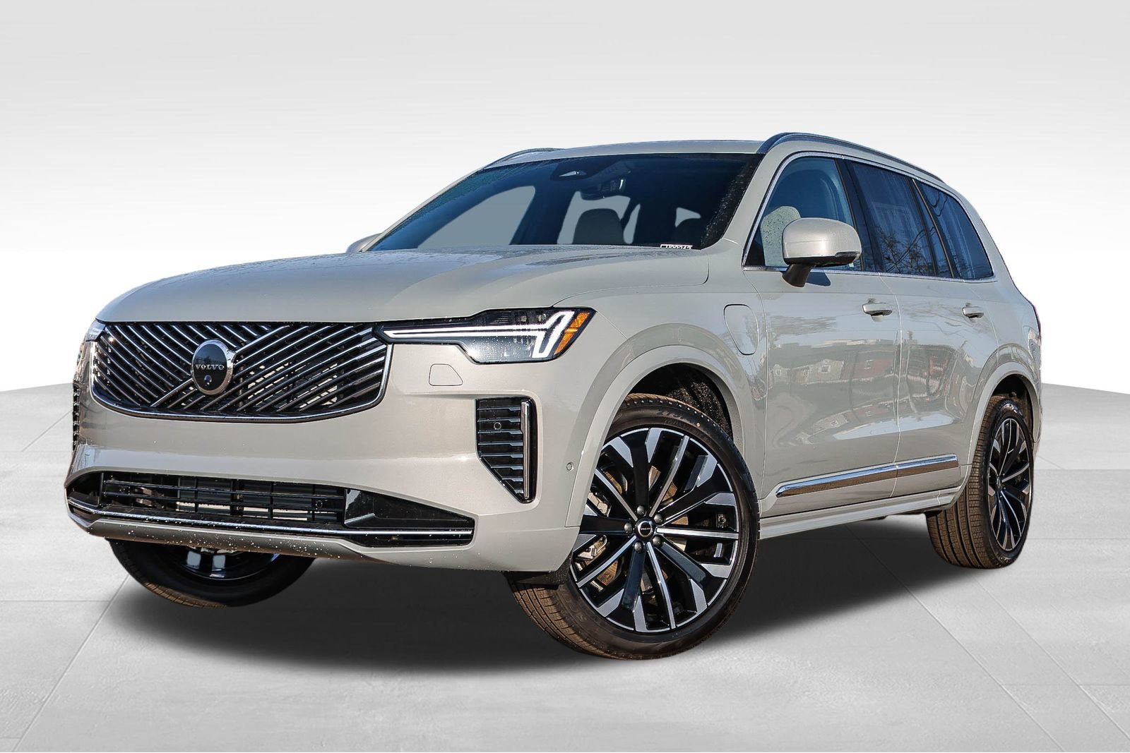 New 2026 Volvo XC90 T8 Plus w/ Protection Package Premier