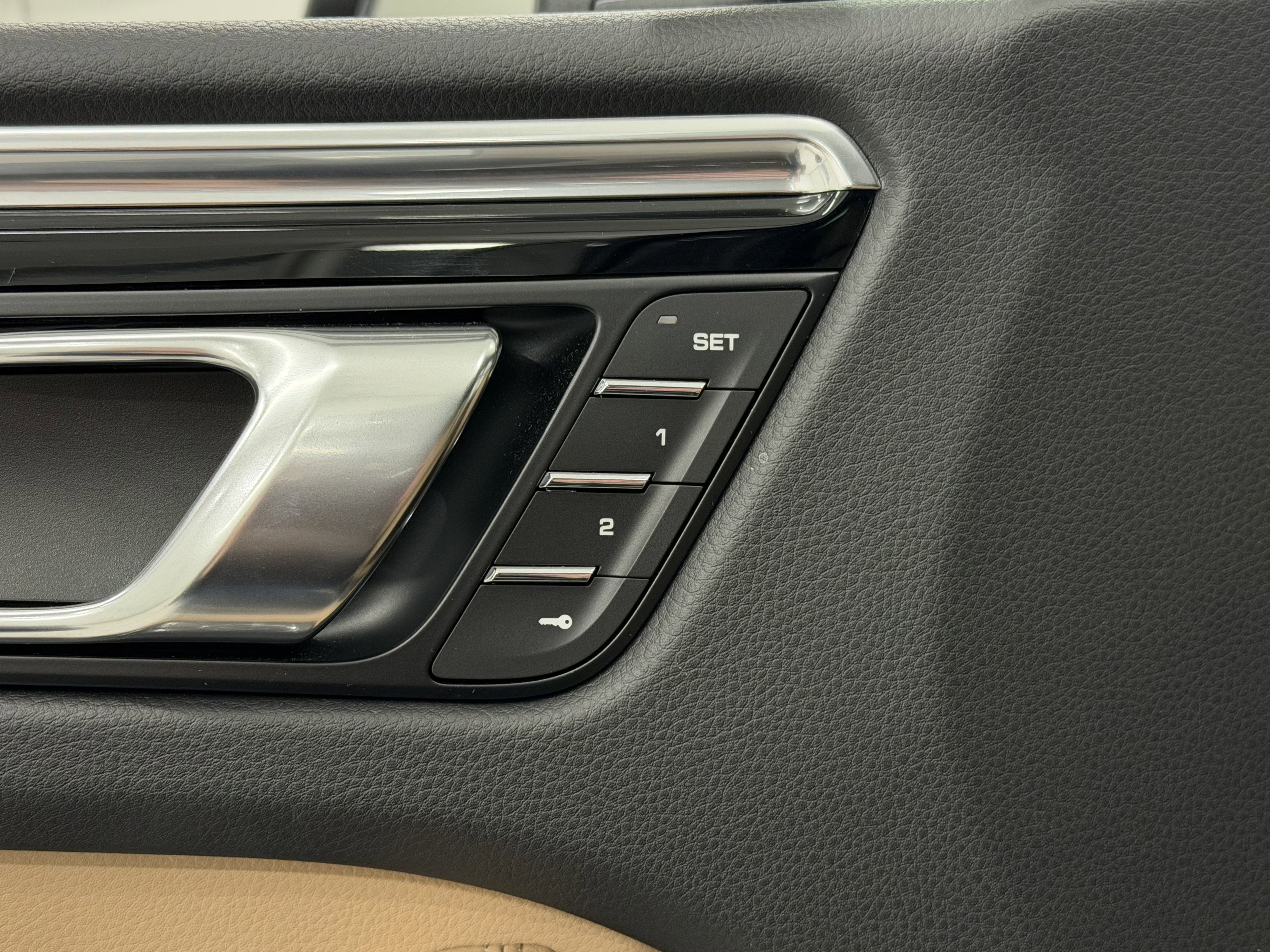 Certified 2025 Porsche Macan image 29