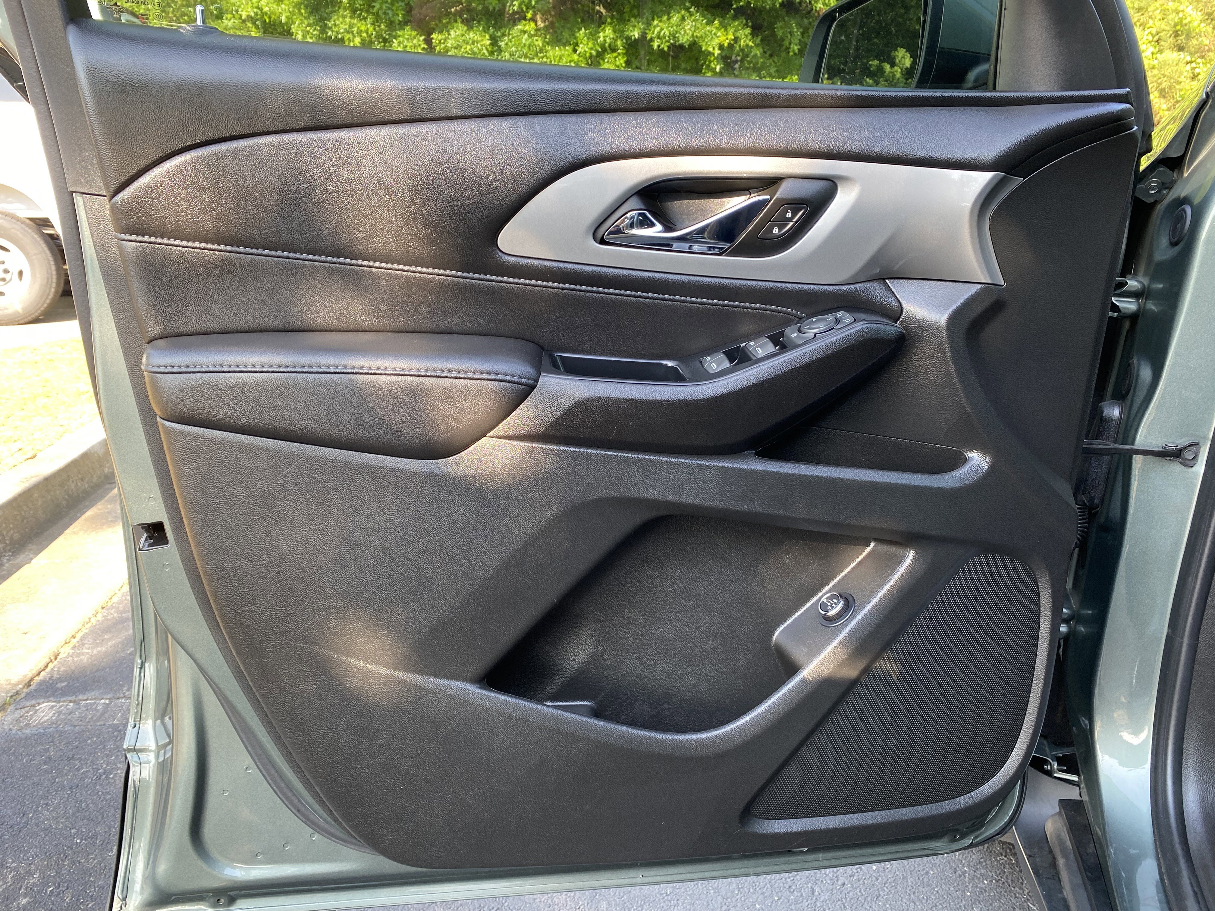 Used 2022 Chevrolet Traverse LT FWD image 15