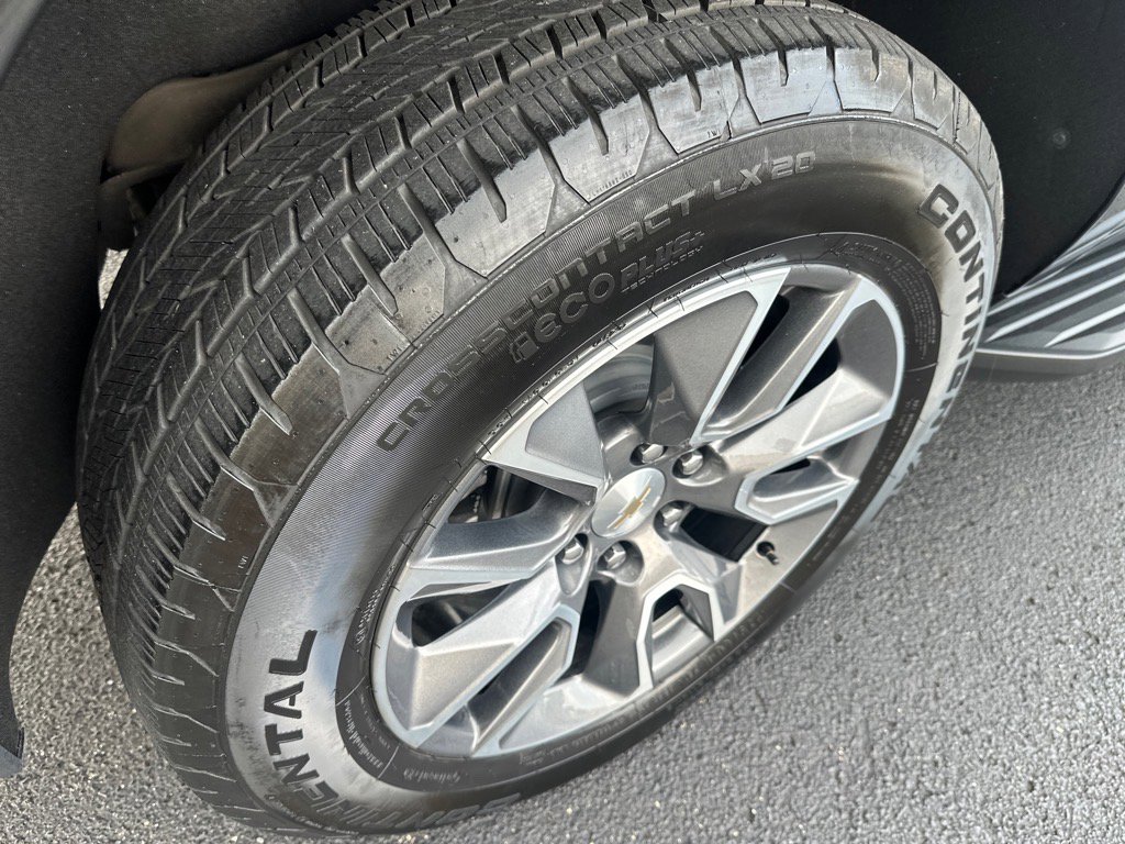 Used 2024 Chevrolet Suburban LT w/ Luxury Package image 12