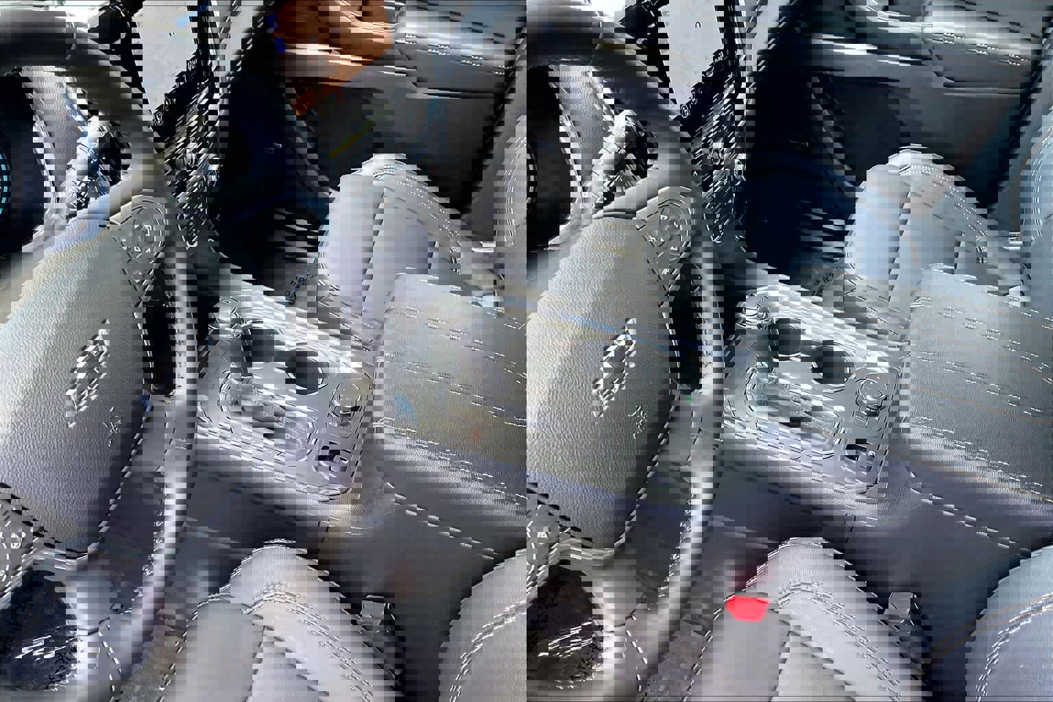 Used 2020 Chevrolet Traverse RS FWD image 17