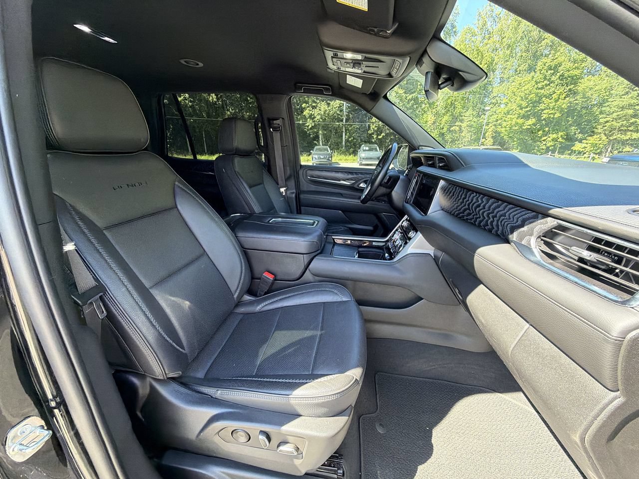 Used 2023 GMC Yukon Denali AWD/4WD image 19