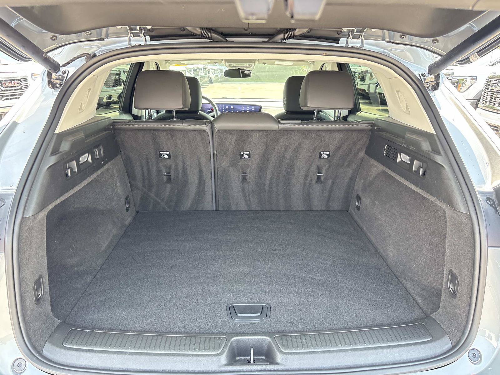 Used 2025 Buick Envision Preferred AWD/4WD image 32