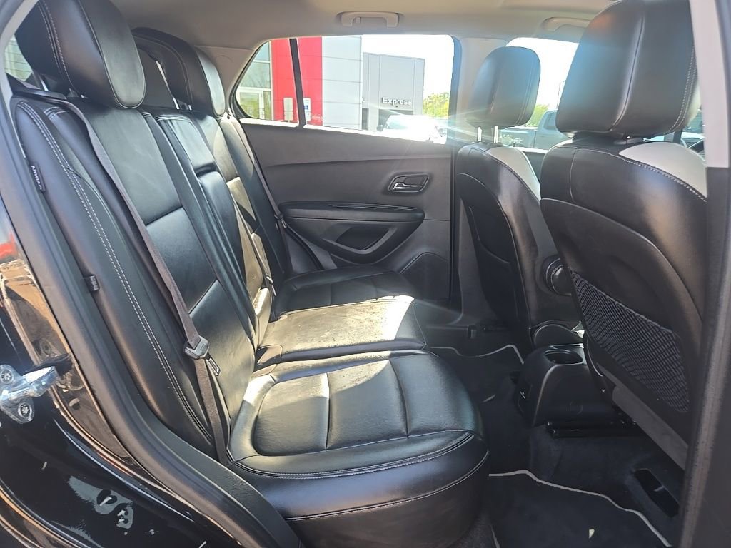 Used 2018 Chevrolet Trax Premier w/ Midnight Edition FWD image 24