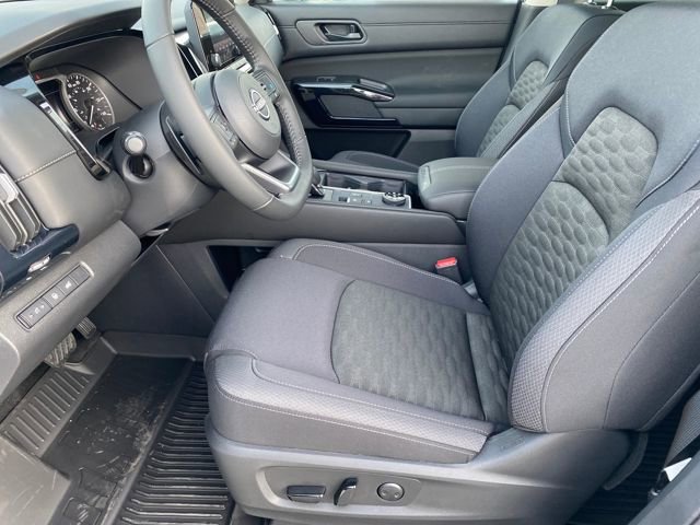 New 2025 Nissan Pathfinder SV image 10